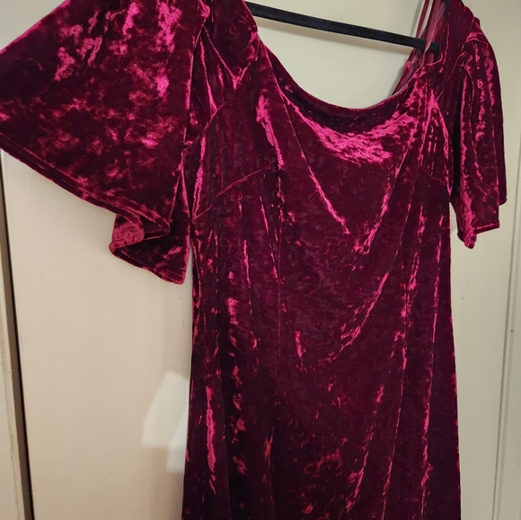 Velvet Dress - Picture 2 of 4